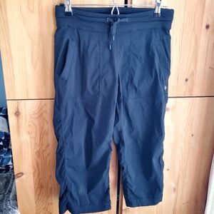 Lululemon Women's Black Dance Studio Cropped Capris Size 4